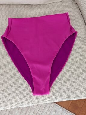 Left On Friday Hi Hi Bikini Bottom in Hot (Pink)